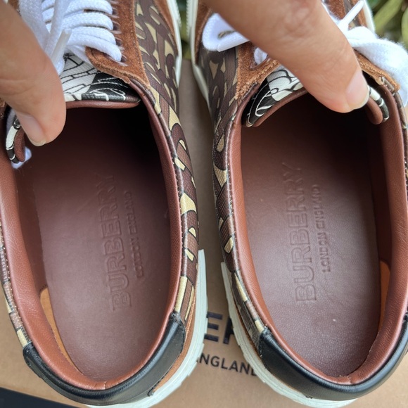 Burberry Suede Sneaker size 36 - Picture 5 of 15